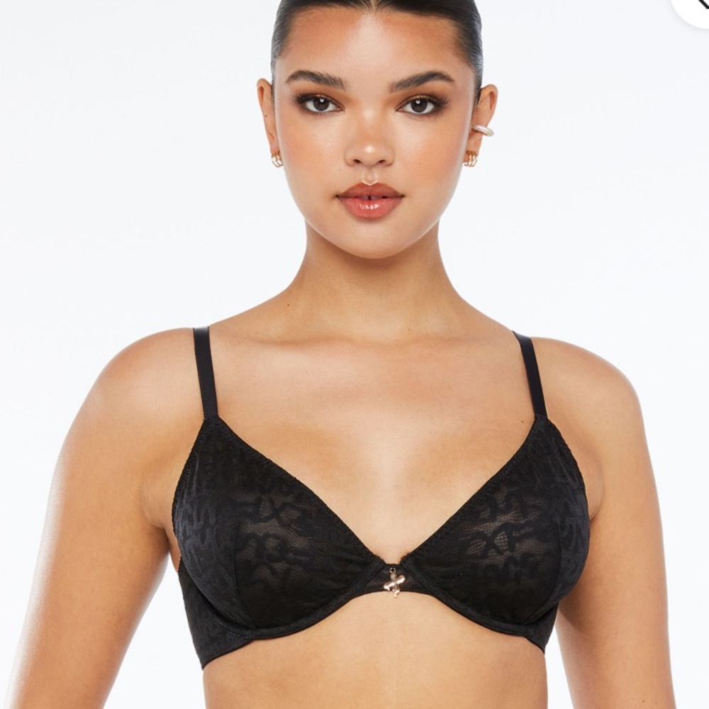 NEW SAVAGE X FENTY Tagged by Savage Bra (34ddd) and High-Leg Thong (M)